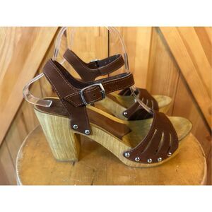 Charles David Dakota Suede Wood Block Heel In Brown Suede Size 8